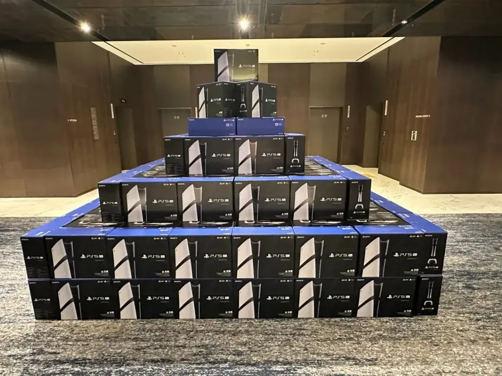 Компанія Shift Up подарувала PS5 Pro і 3.4 тис. доларів кожному зі своїх співробітників